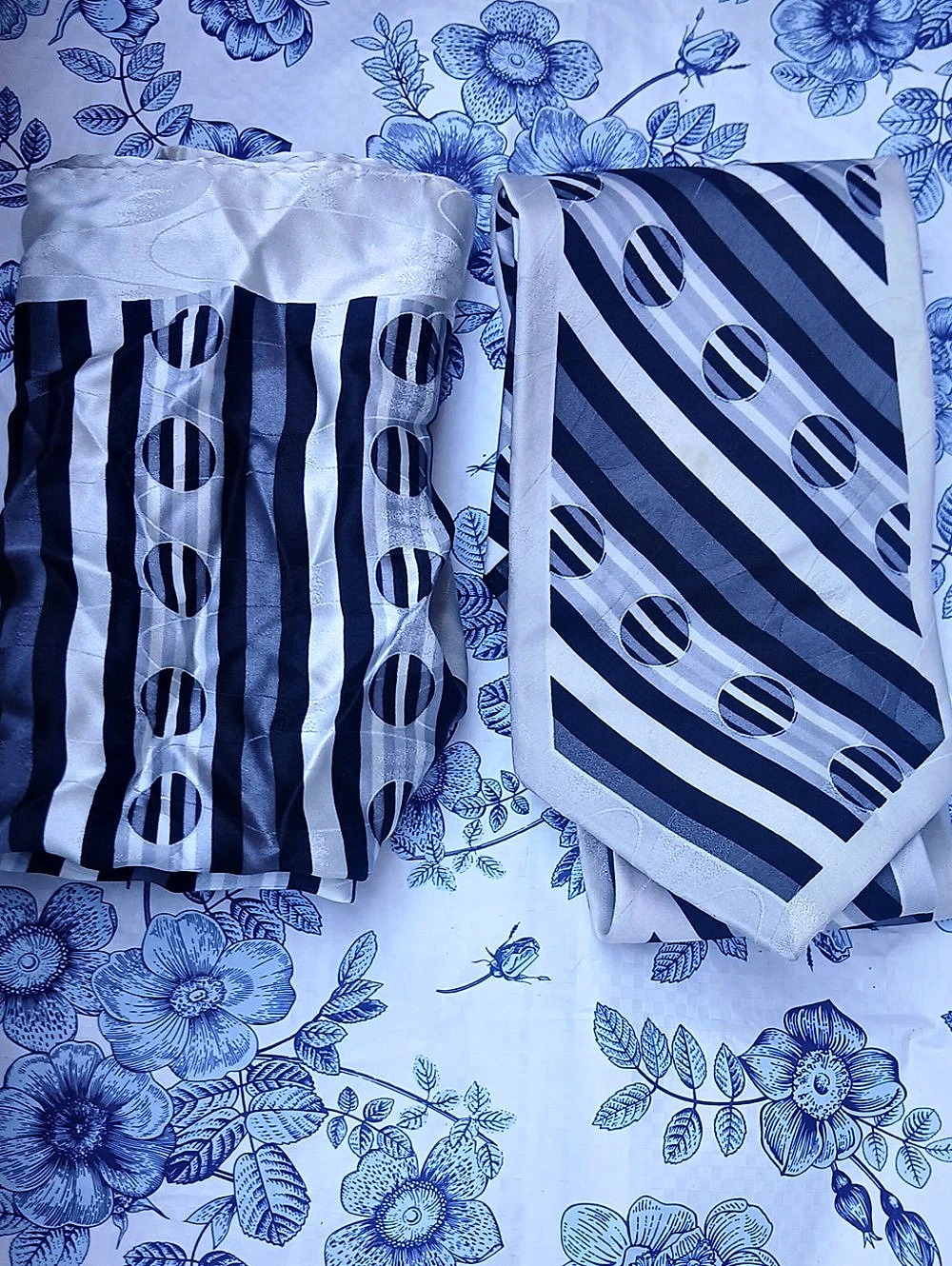 Stacy Adams Two-Piece Striped Silk Tie Set in Black & White